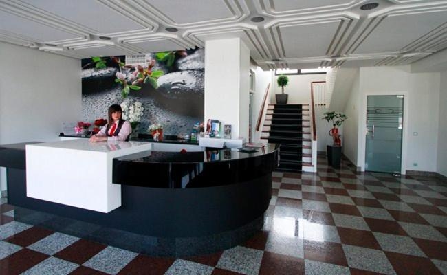 阿德尔玛酒店 霍兹纳约 外观 照片